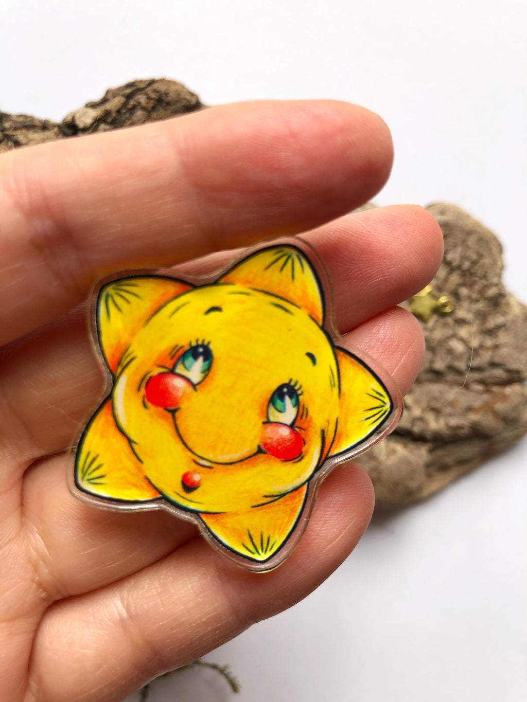 "Shy star" acrylic pin and keychain