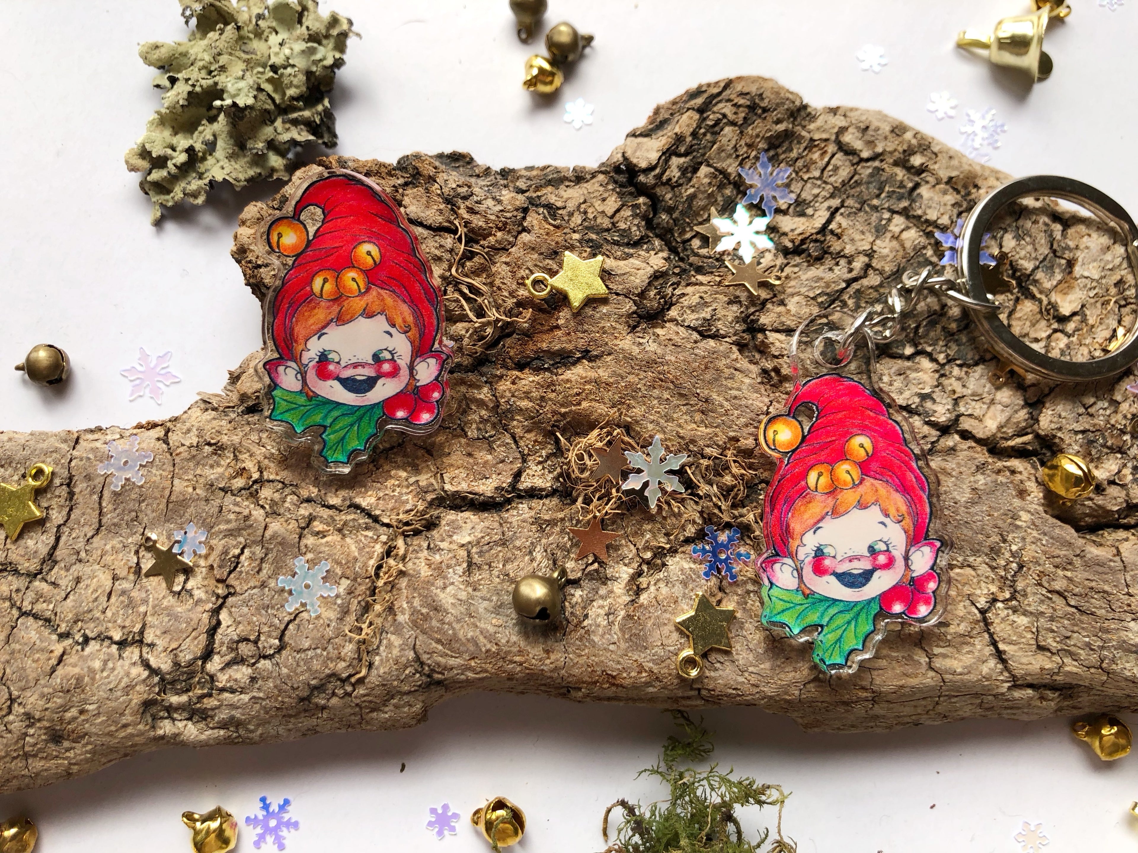 Pin y llavero de acrílico "duende con cascabeles"