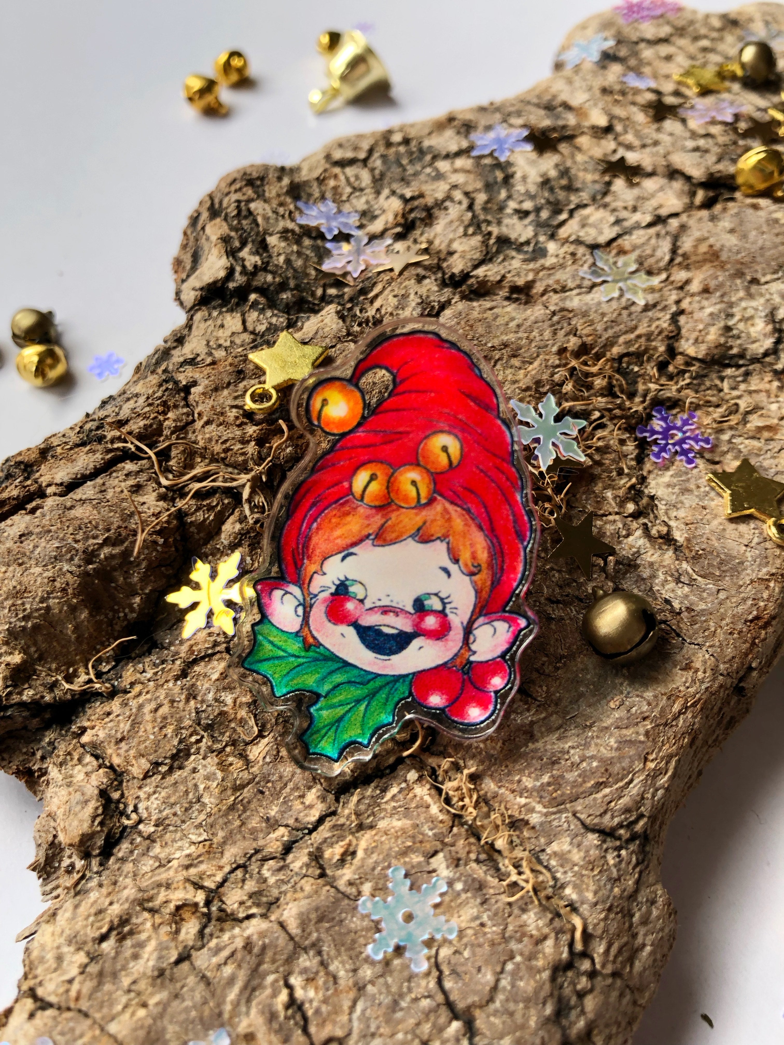 Pin y llavero de acrílico "duende con cascabeles"