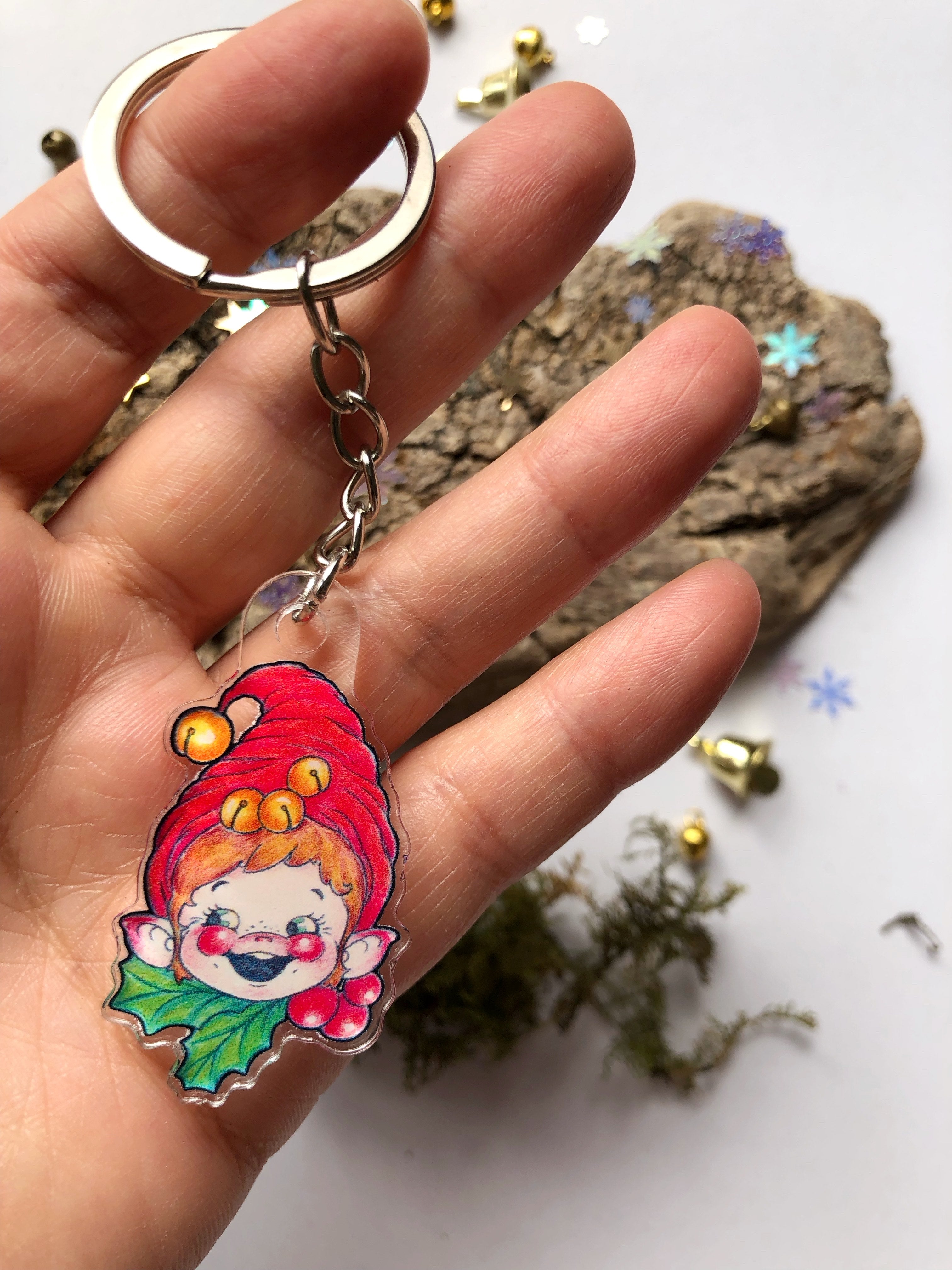 Pin y llavero de acrílico "duende con cascabeles"