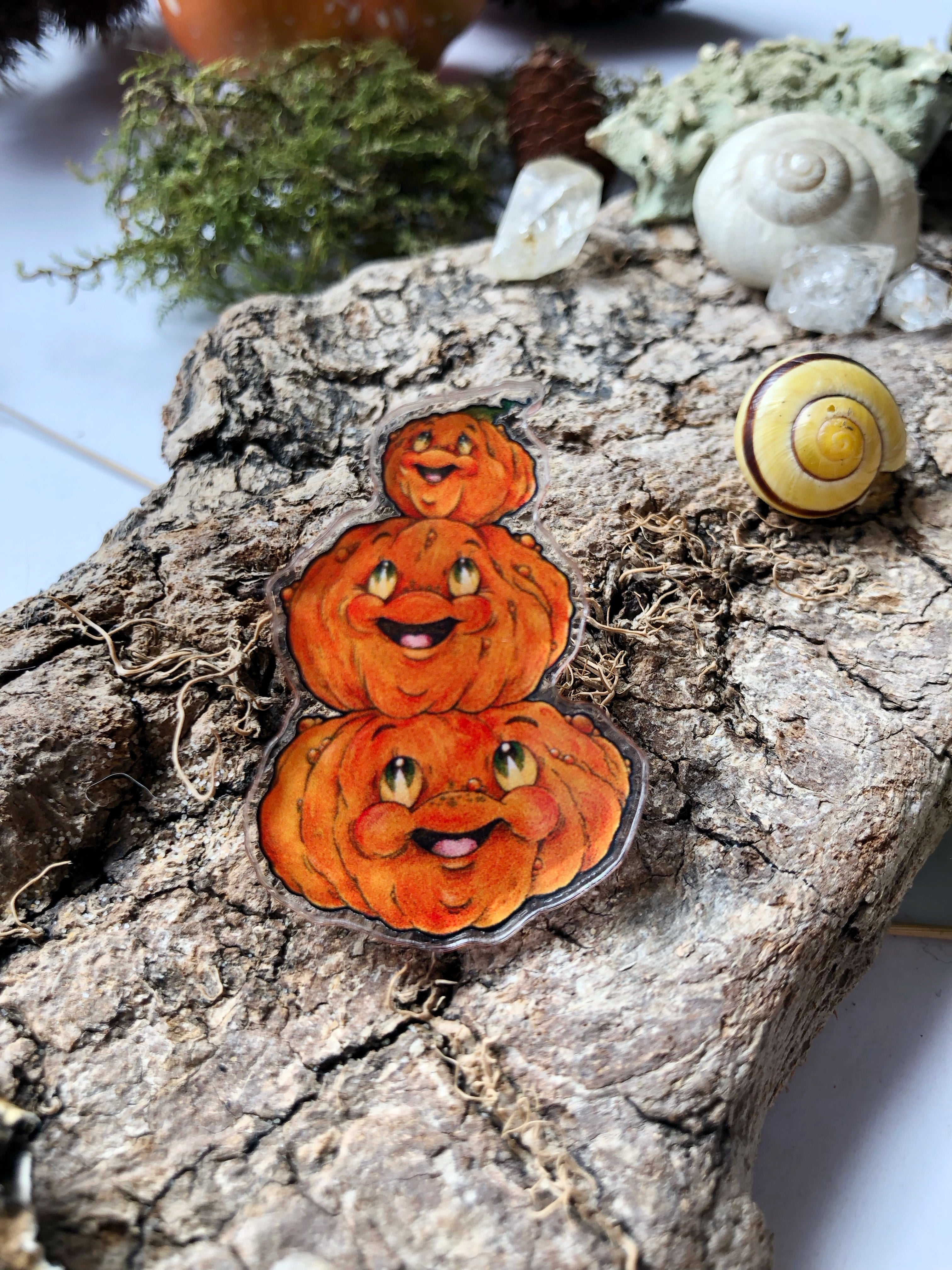 Pin y llavero de acrílico "tres calabazas"