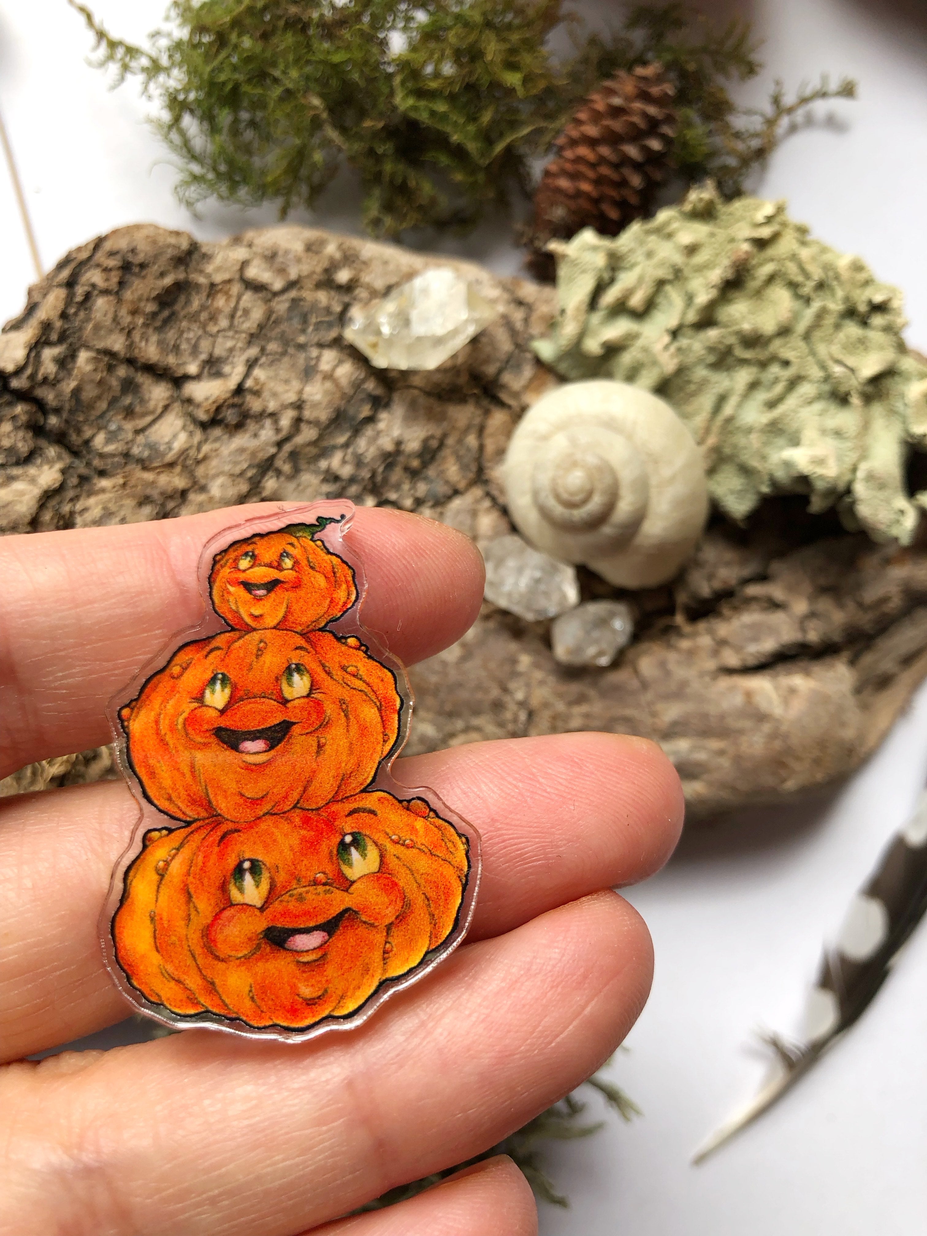 Pin y llavero de acrílico "tres calabazas"