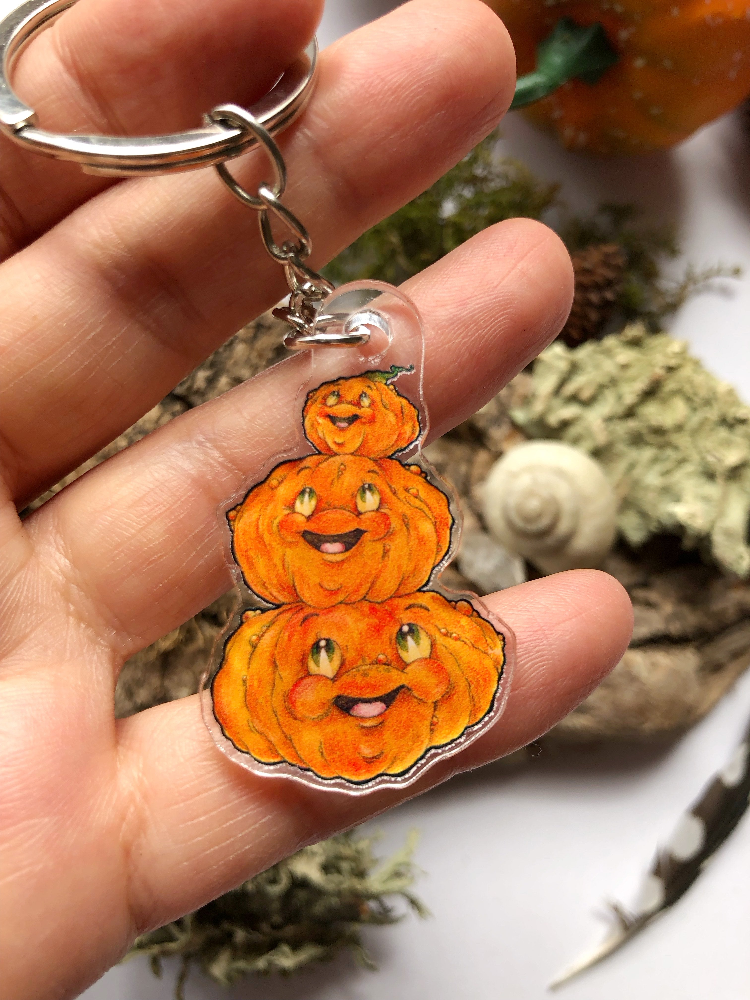 Pin y llavero de acrílico "tres calabazas"