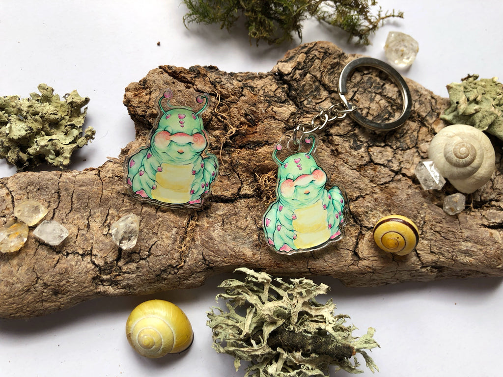 Pin y llavero de acrílico "oruga"