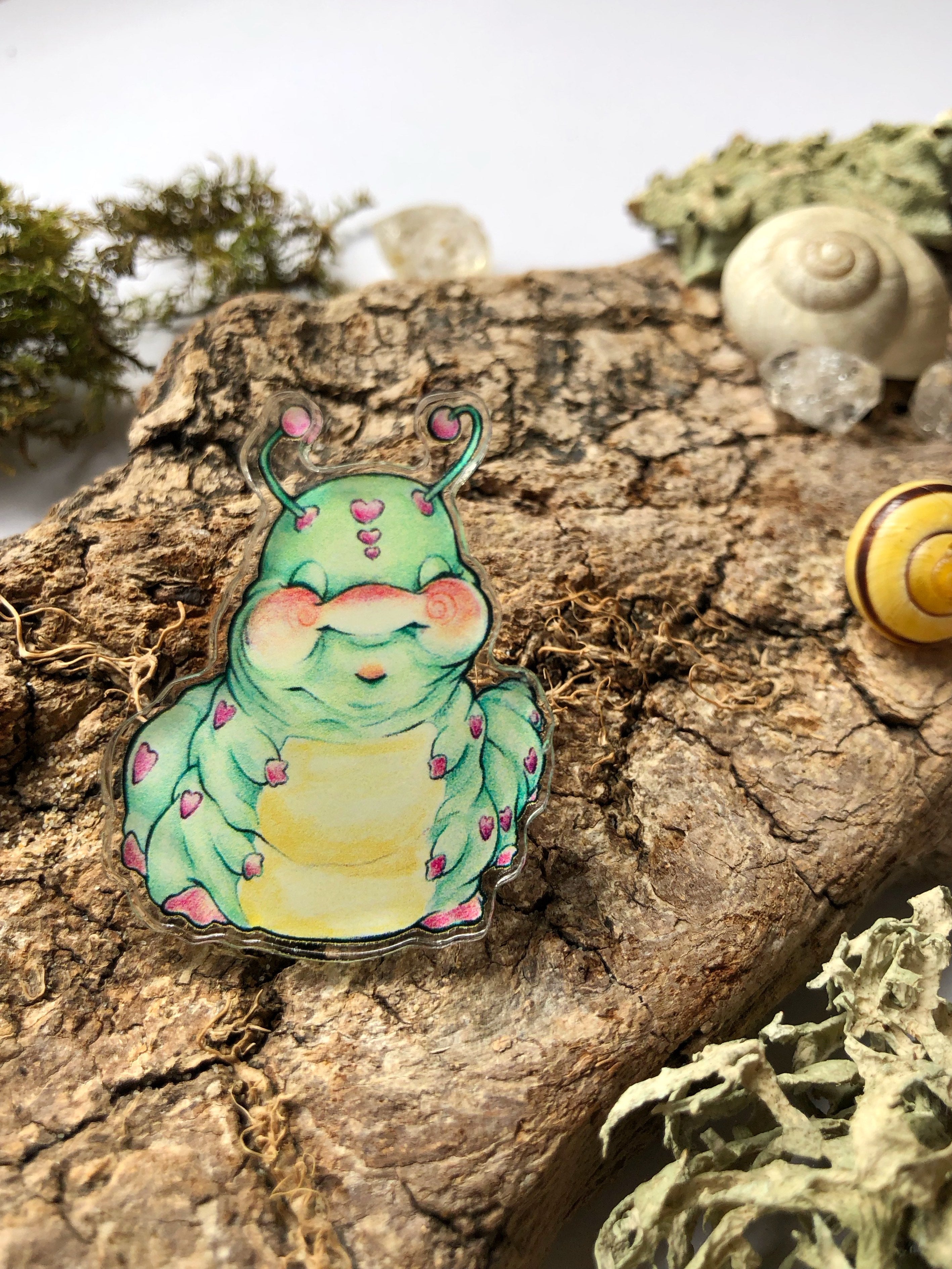 Pin y llavero de acrílico "oruga"