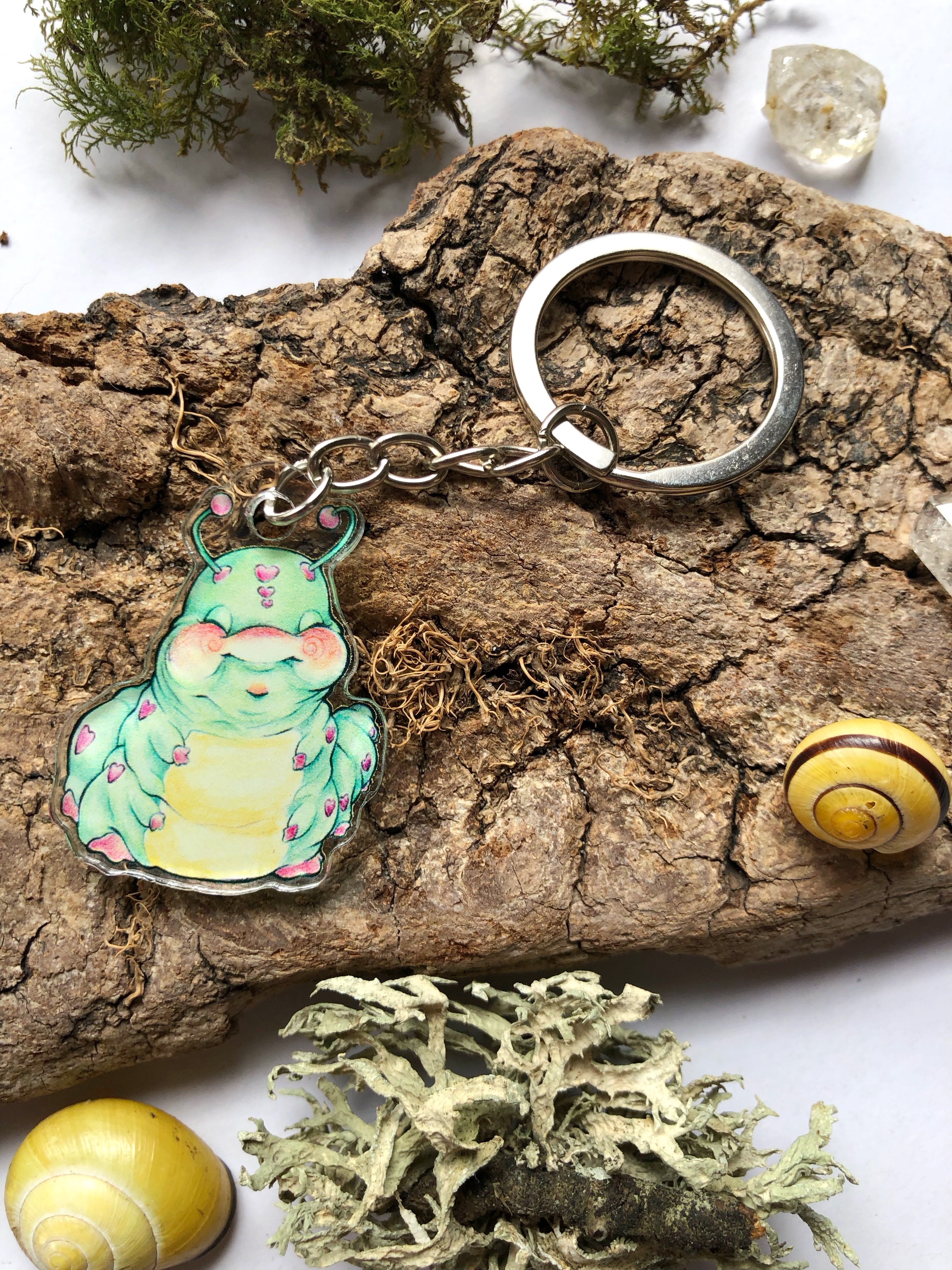 Pin y llavero de acrílico "oruga"
