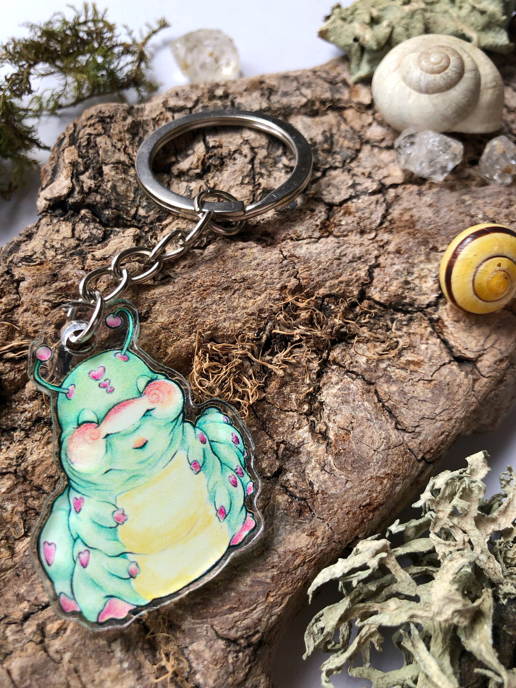 Pin y llavero de acrílico "oruga"