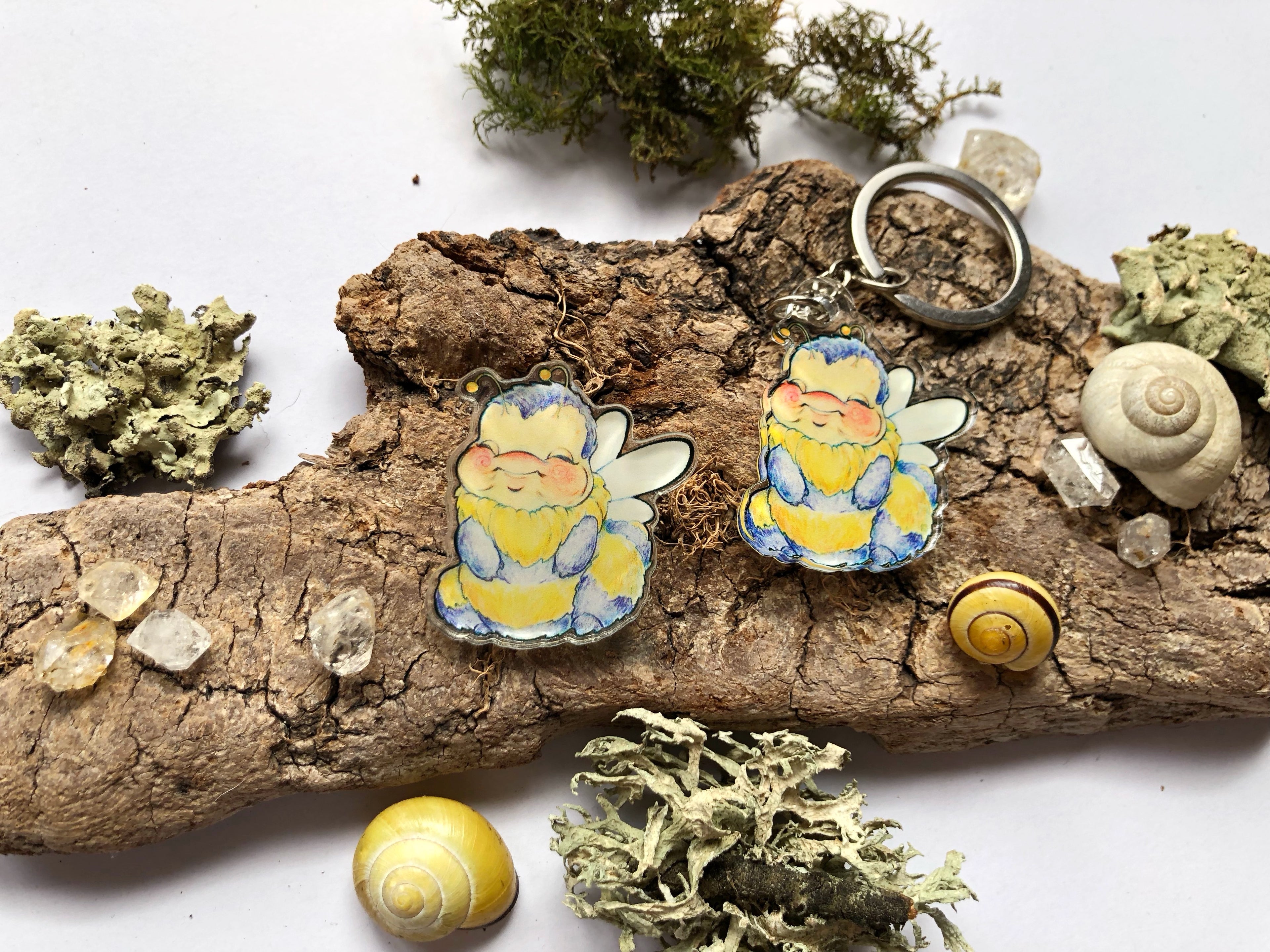 Pin y llavero de acrílico "abejita"