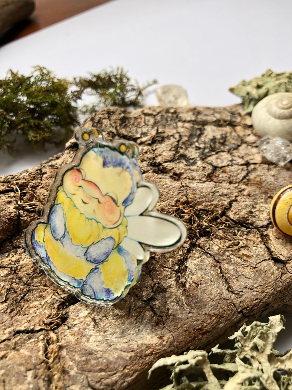 Pin y llavero de acrílico "abejita"