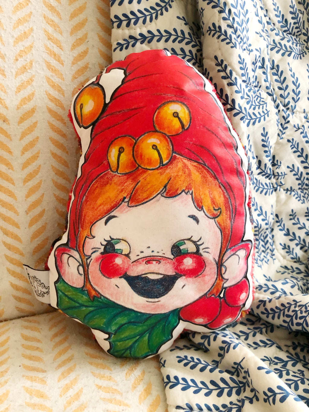 Cojín decorativo "Duende cascabel"