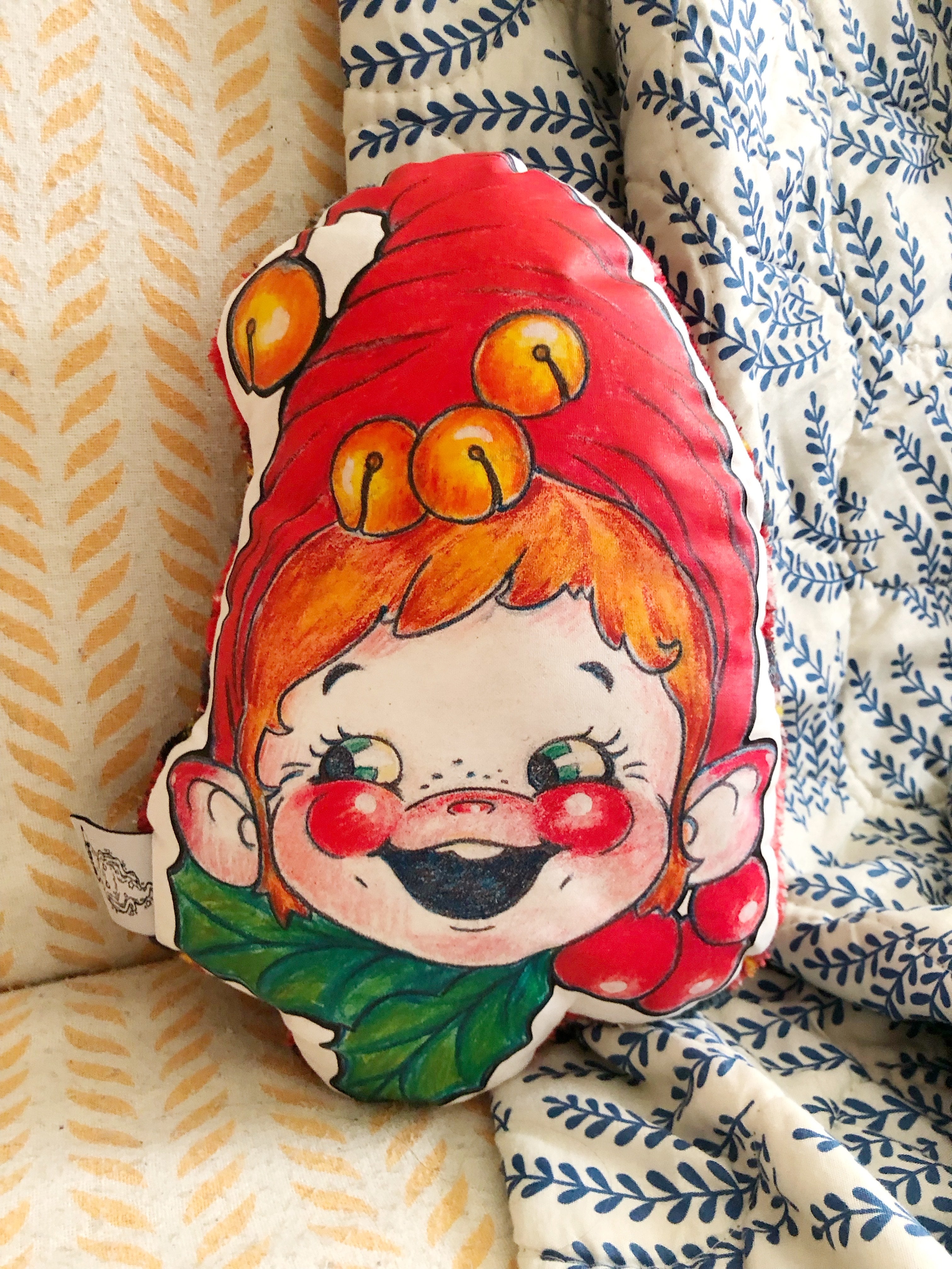 Cojín decorativo "Duende cascabel"