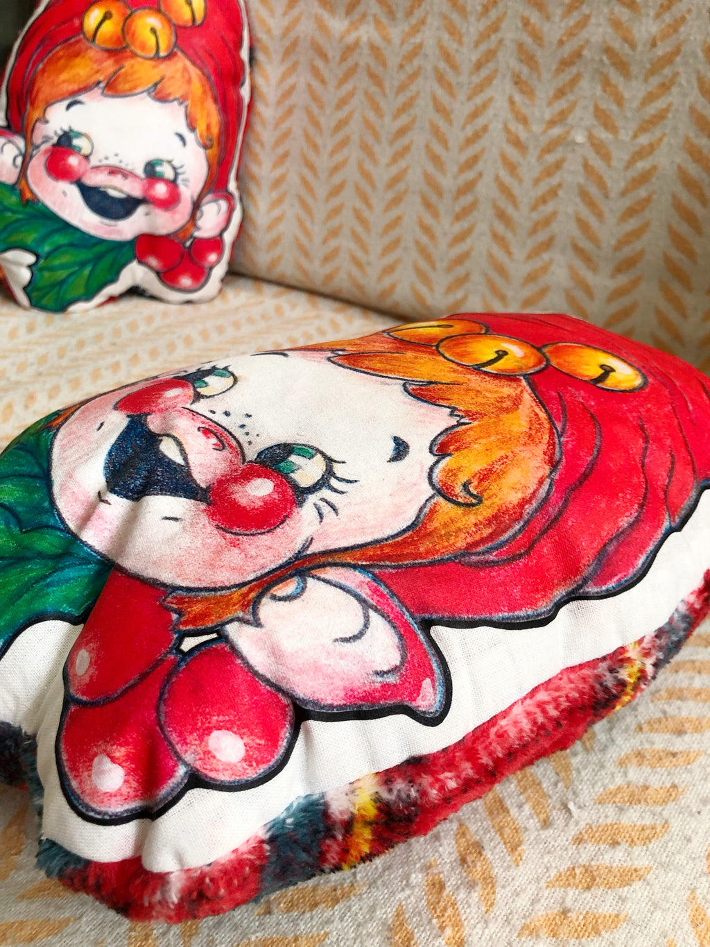 Cojín decorativo "Duende cascabel"
